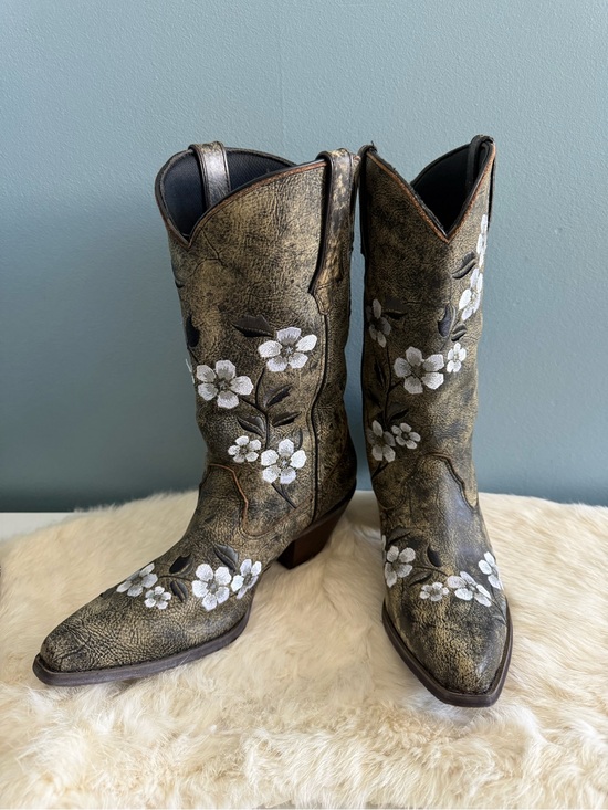 Durango Shoes - Durango Women’s Floral Concho Harness Western Boot